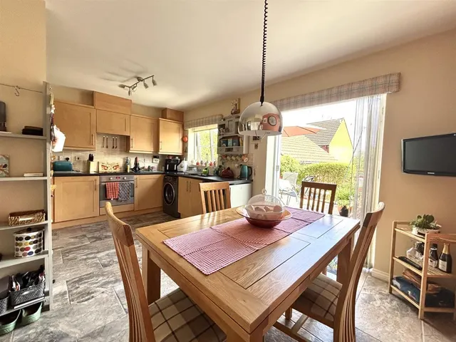 Photo 3 — Greenacre Way, Shaftesbury, Dorset SP7 8FT