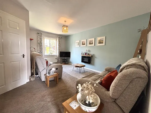 Photo 2 — Greenacre Way, Shaftesbury, Dorset SP7 8FT