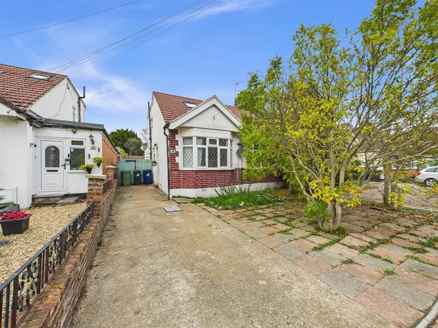 Islip Gardens, Northolt, UB5 5BX, photo 1