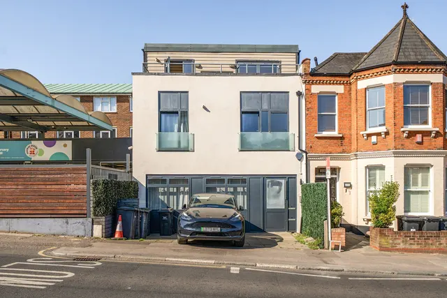 Colney Hatch Lane, Muswell Hill, N10, photo 3