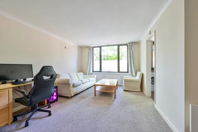 Photo 3 — 1 Boleyn Lodge, 2 Marryat Road, London