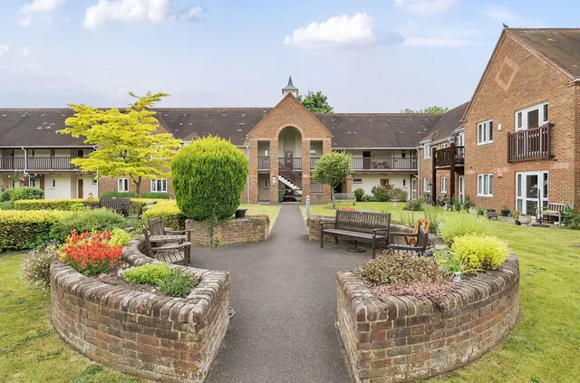 Adams Way, Alton, GU34, photo 1