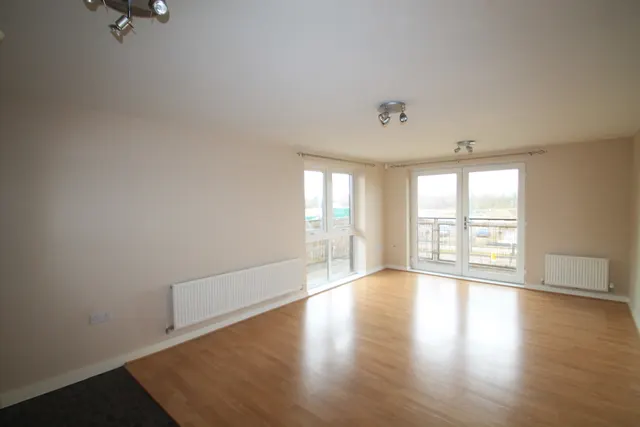 Photo 3 — Cameron Drive, Dartford