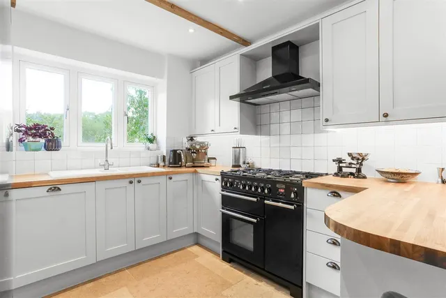 Photo 2 — Lackford Road, Chipstead, Coulsdon, CR5 3TA