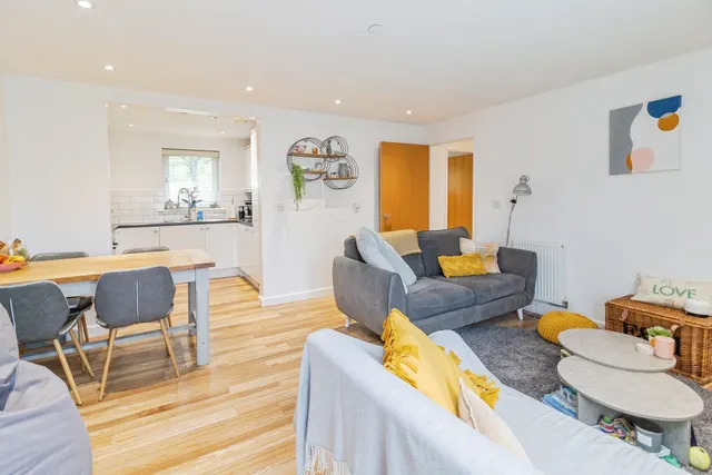 Addenbrookes Road, Newport Pagnell, MK16, photo 3