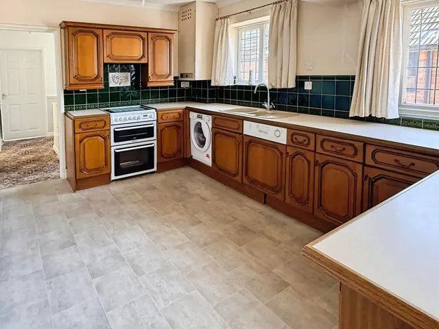 Foxhunter Drive, Oadby, LE2, photo 3