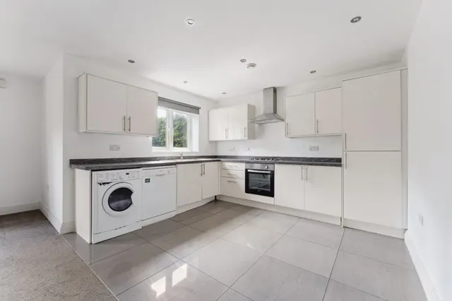 Photo 2 — Astha Court, Kings Avenue, Greenford