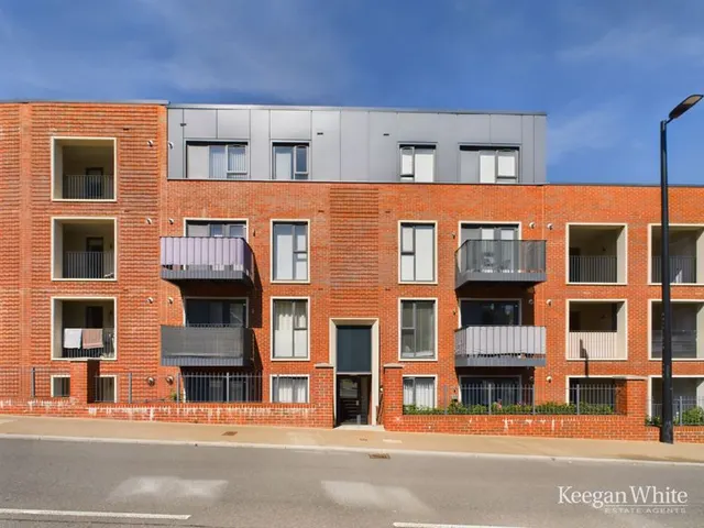 Suffield Road, High Wycombe HP11 2FQ, photo 1