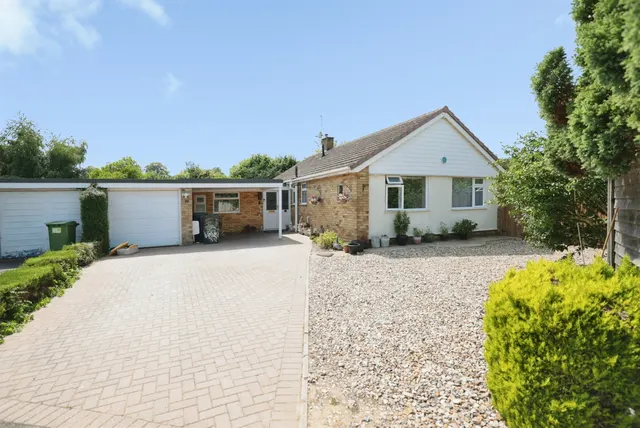 Burdett Drive, Walters Ash, High Wycombe, photo 1