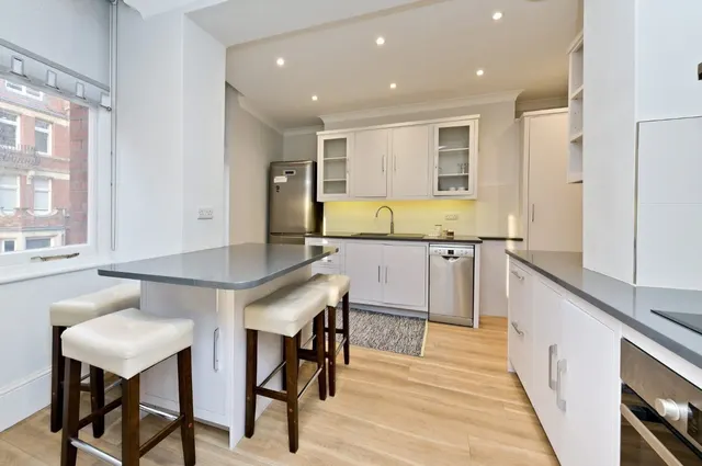 Iverna Court, Kensington, W8, photo 2