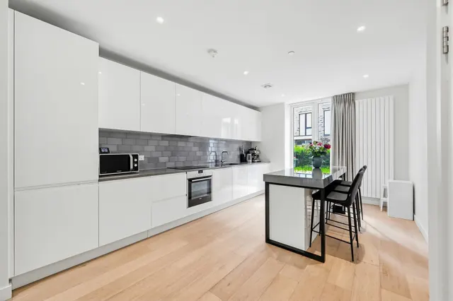 Schooner Road, Royal Wharf, E16, photo 1