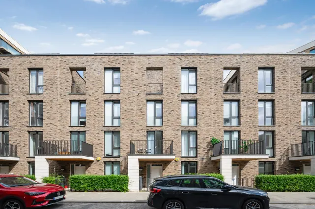 Schooner Road, Royal Wharf, E16, photo 3