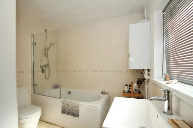 Fields Park Terrace, Newport, NP11, photo 3