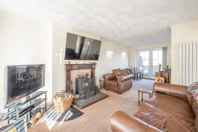 Photo 2 — Kingsley Road, Kingswinford, DY6 9RR