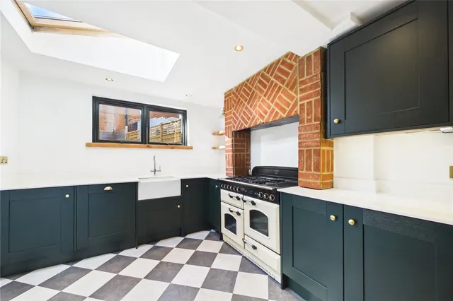 Cliddesden Road, Basingstoke, RG21, photo 2