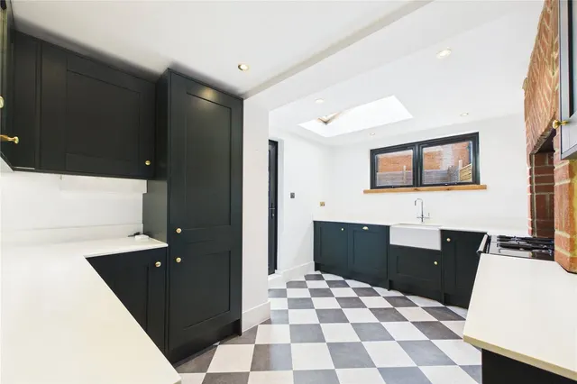 Cliddesden Road, Basingstoke, RG21, photo 3