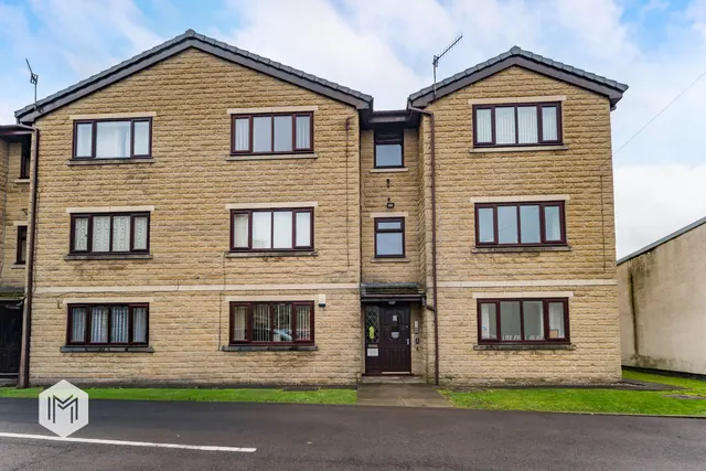 Village Court, Whitworth, Rochdale, OL12 8RH, photo 1