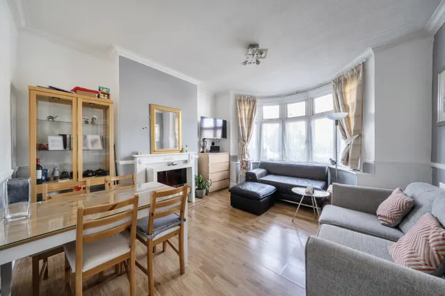 Photo 3 — 61 Cambridge Road, Harrow