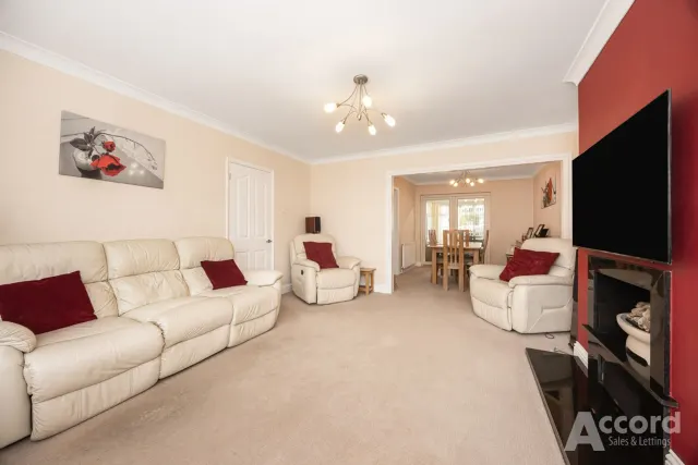 Photo 2 — Garry Close, Romford, RM1