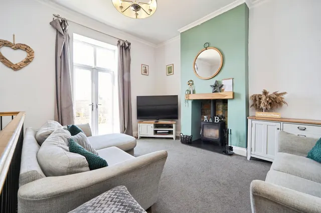 Photo 2 — Laburnum Street, Farsley, Pudsey