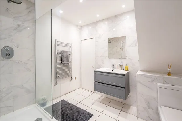 Photo 3 — Elmsleigh Road, Twickenham, TW2 5EF