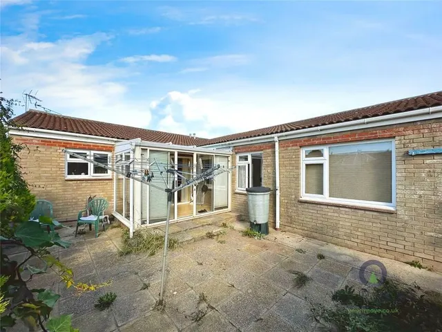 Photo 2 — Wade Close, Eastbourne, East Sussex, BN23