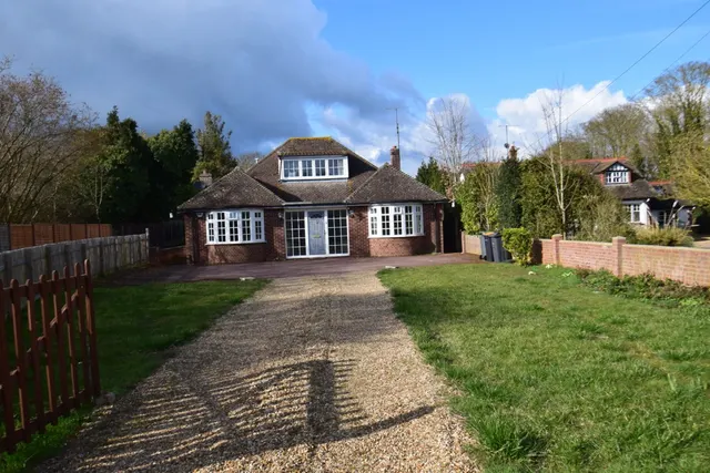 Stagsden Road, Bromham, Bedford, photo 1