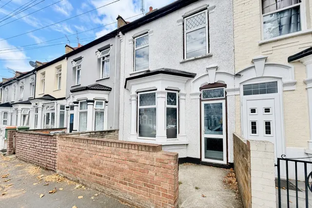 Norfolk Road, East Ham E6, photo 1