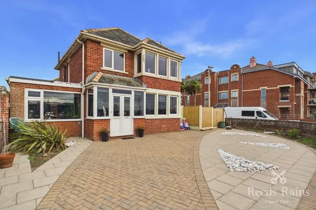 3 bedroom house — Clifton Drive, Blackpool, Lancashire, FY4