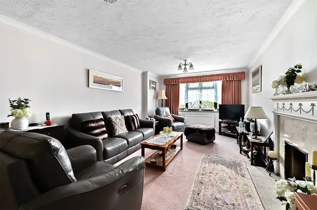Photo 2 — Catesby Gardens, Yateley, Hampshire, GU46 6FQ