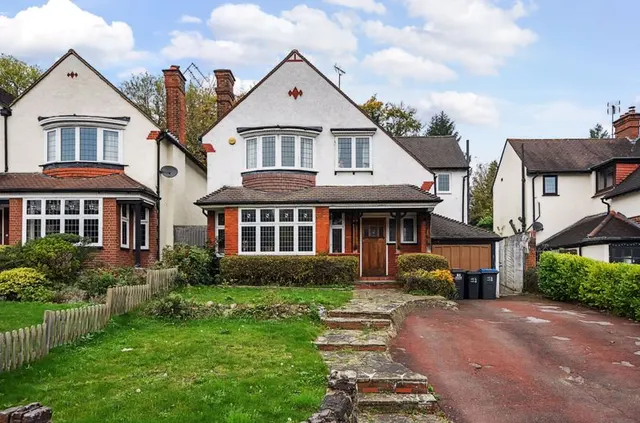 Woodcote Valley Road, Purley CR8 3BE, photo 1