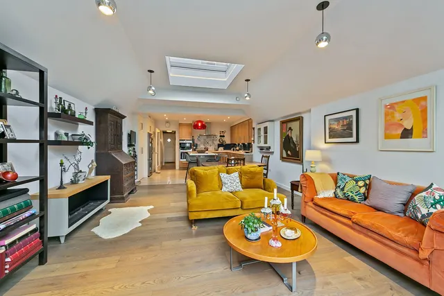 Photo 3 — Holmesdale Road, Teddington