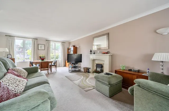 Wroxham Road, Woodley, RG5, photo 2
