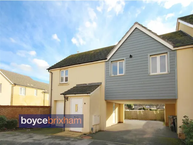 Pavilions Close, Furzeham, photo 1