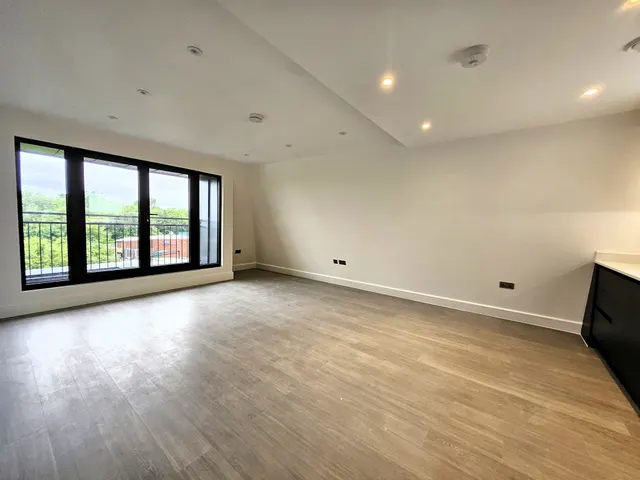 Church Road, Northolt, UB5, photo 2