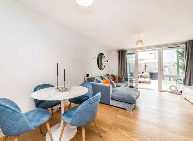 Photo 3 — Wharncliffe Mews, Clapham South, SW4