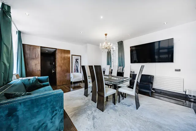 Photo 3 — 21 Sutherland House, Marloes Road, London