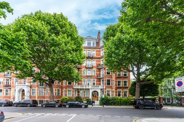 21 Sutherland House, Marloes Road, London, photo 1