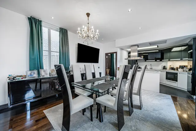 Photo 2 — 21 Sutherland House, Marloes Road, London