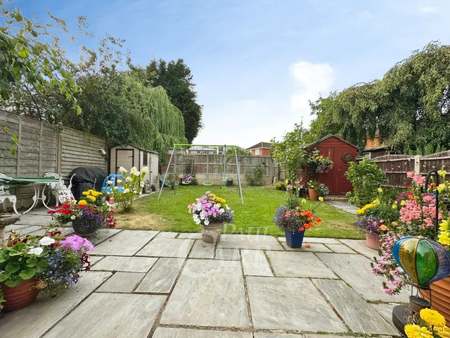 Brook Meadow Road, Shelfield, WS4, photo 2