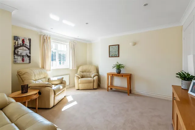 The Marld, Ashtead, KT21, photo 3