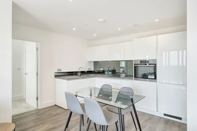 Fairfield Avenue, Staines Upon Thames, TW18, photo 3