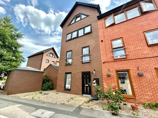 Tolson Walk, Wath-Upon-Dearne, photo 1