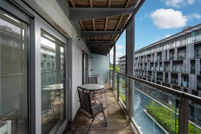 409 East Carriage House, Royal Carriage Mews, London, photo 1
