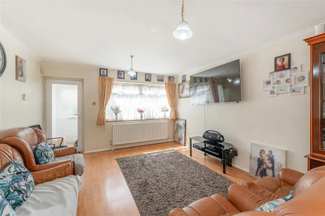 Galliard Road, Edmonton, N9, photo 2