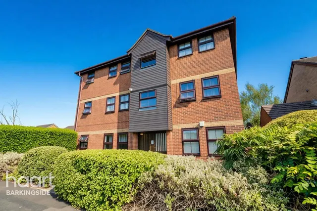 Maple Close, Hainault, IG6, photo 1