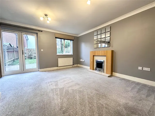 Photo 3 — Guillemont Fields, Farnborough, Hampshire, GU14 9UE