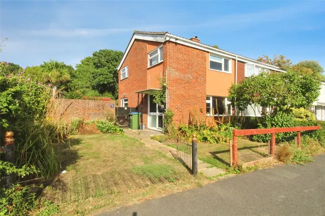 3 bedroom house — Barnes Close, Sarisbury Green, Hampshire, SO31