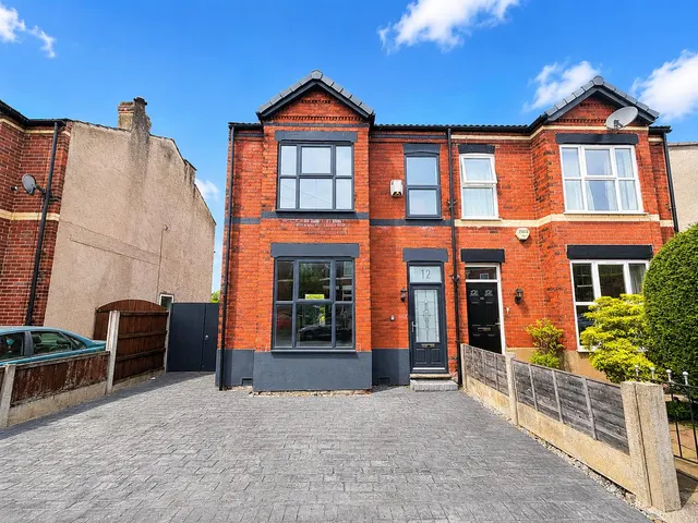 Carlton Road, Sale, M33, photo 1