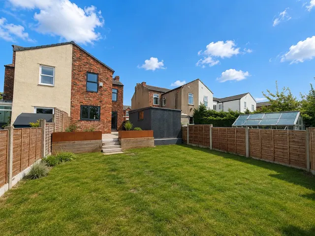 Carlton Road, Sale, M33, photo 2